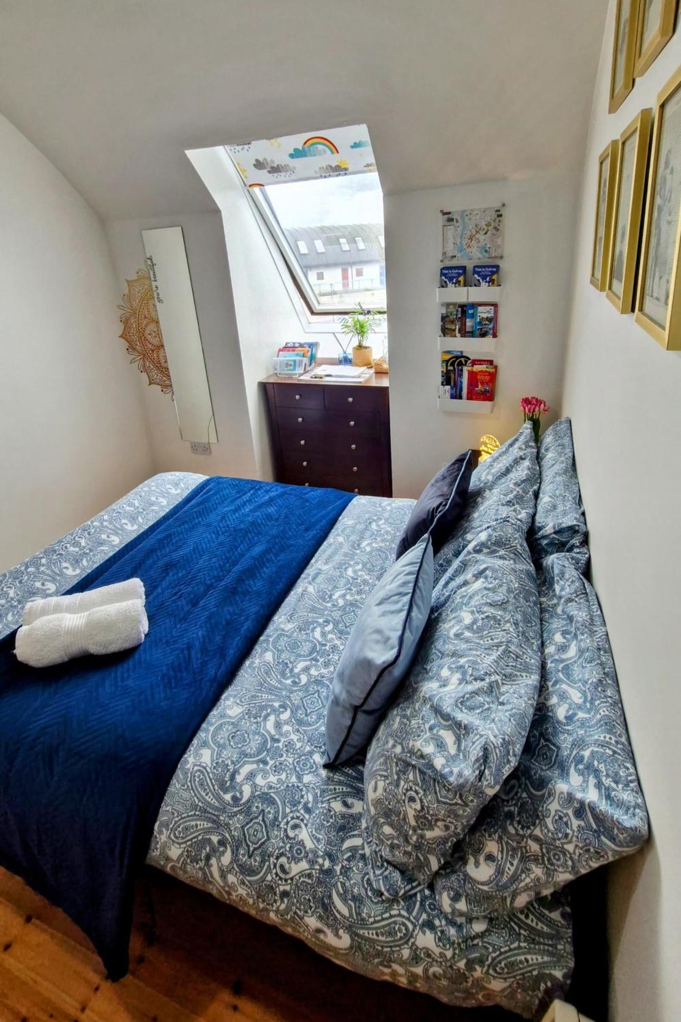 Private Double Bedroom In Front Of The Galway Port - Guest House Экстерьер фото